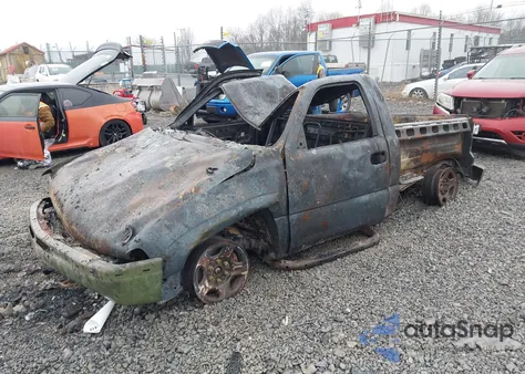 2002 Chevrolet Silverado 1500 z USA, uszkodzony, nr VIN 1GCEK14V92Z272489